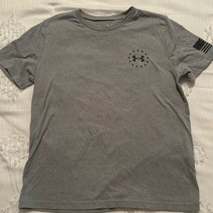 Under Armour Boys Size Youth XL Short Sleeve Shirt